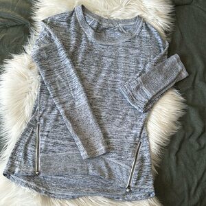 A t h l e t a • Yoga long sleeve burnout top